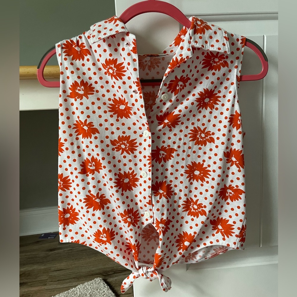 Vintage Floral Sleeveless Tie-Front Top - Red and White - Picture 10 of 16